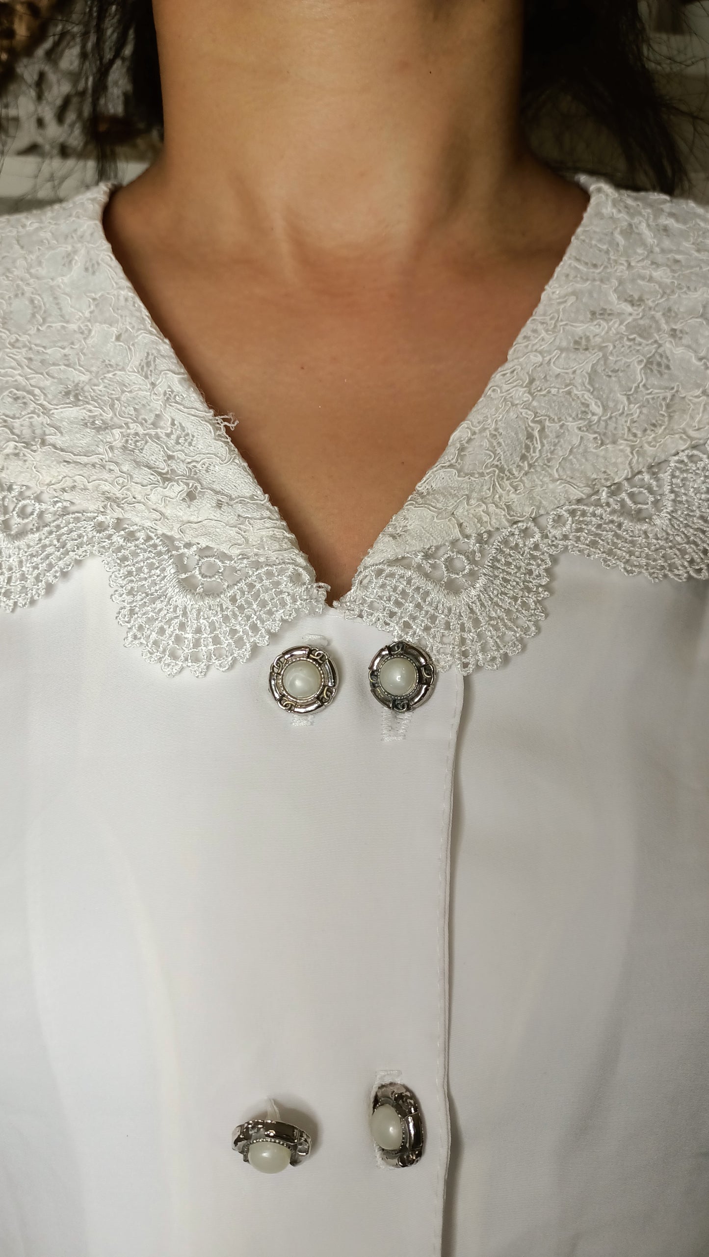 Chemisier Blanc Romantique à Col et Détails en Dentelle