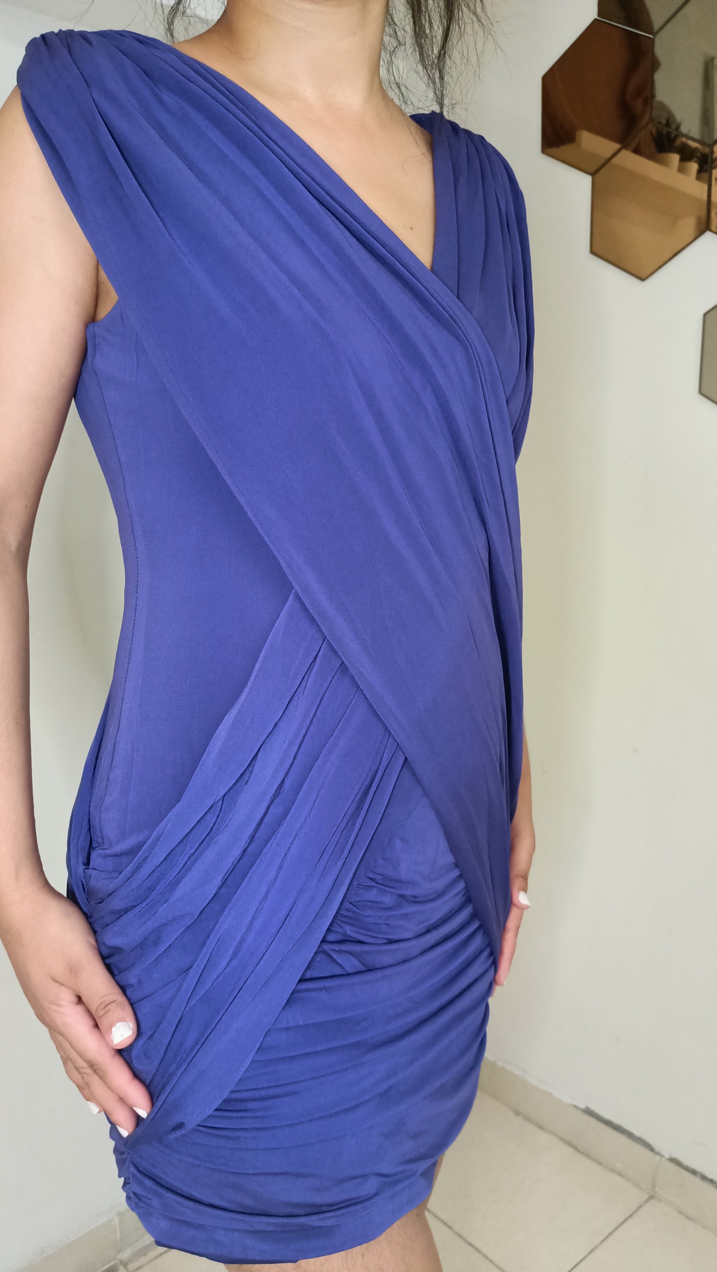 Robe Fourreau Violette Drappée et Froncée - Élégance Sophistiquée
